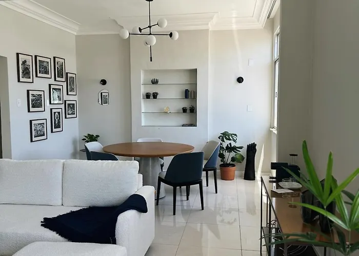 Ape Aura L In The Heart Of Porto Da Barra