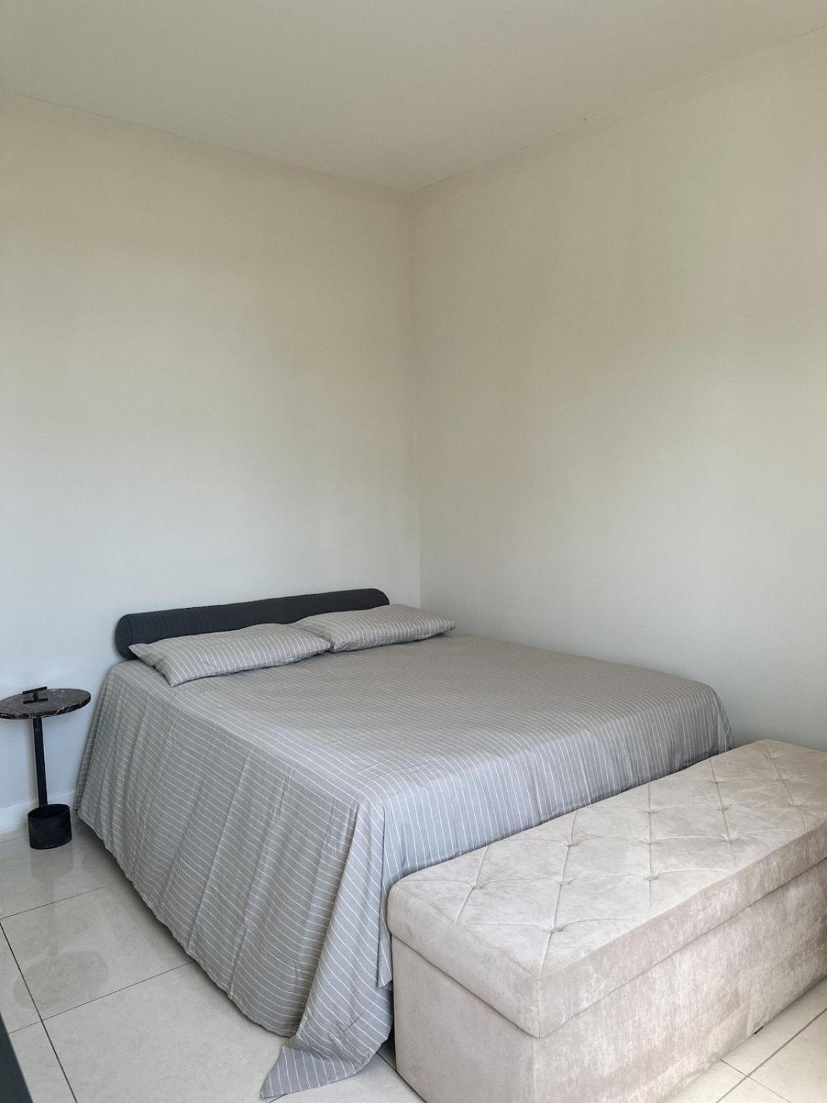 Ape Aura L In The Heart Of Porto Da Barra